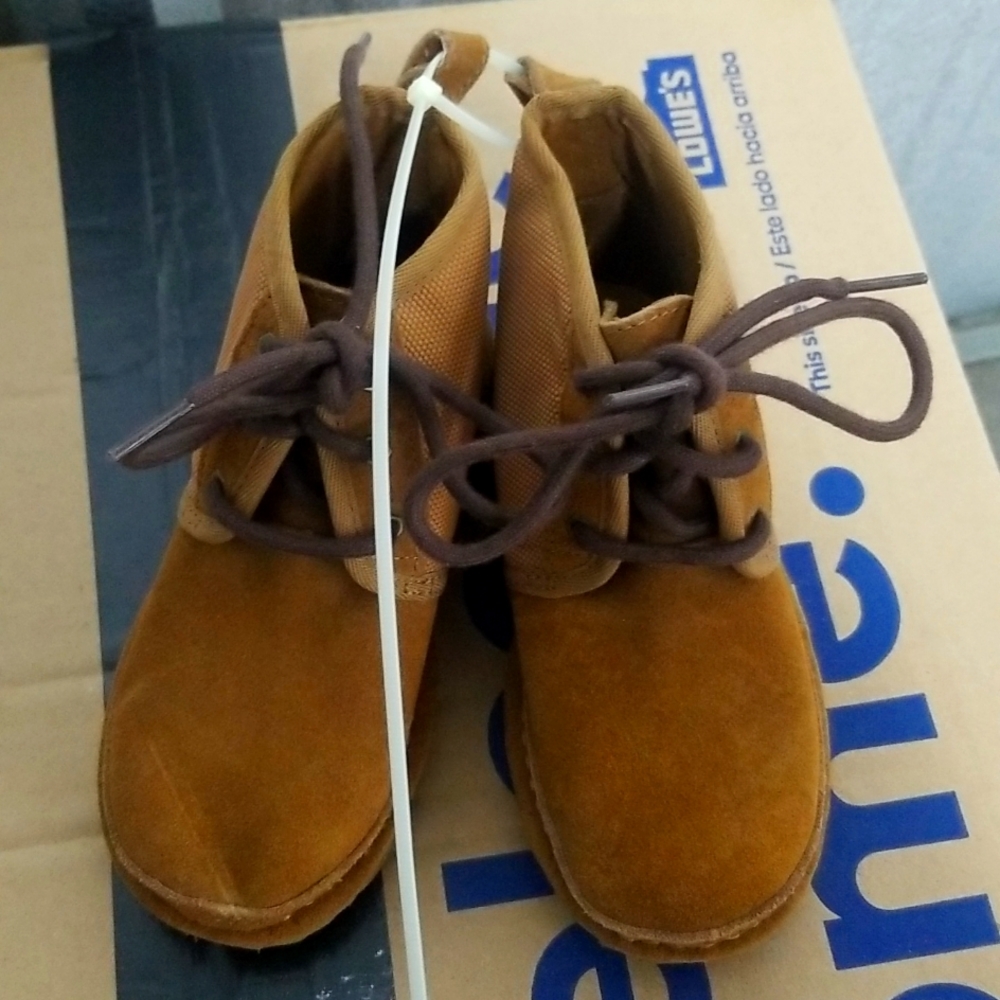 Ugg neumel chukka camel boot sz. 11 child new without tag$90